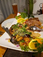 Hai Phong Gemischter Salat Mit Lachs
